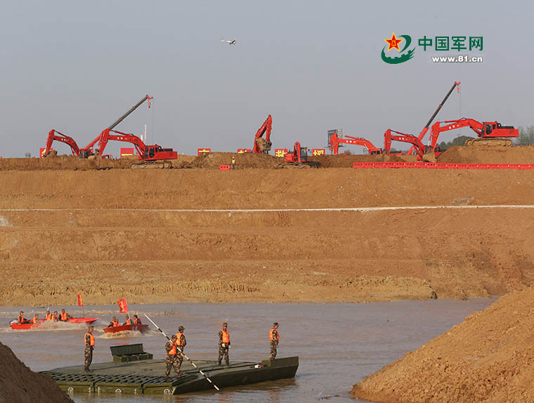 现代建筑工地的智慧助手——混凝土布料机