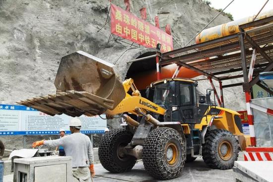 液压打桩机：建筑行业的“隐形英雄”