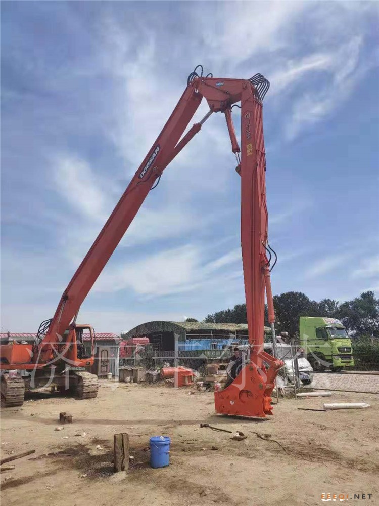轮胎式压路机：工程建设中的高效能助手